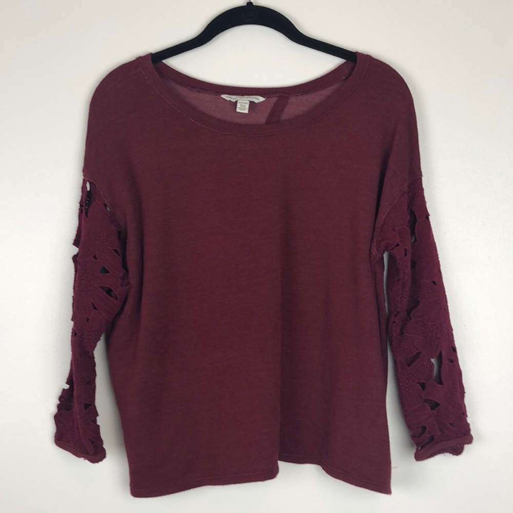 American Eagle l Burgundy Lace Slv Split Back Top